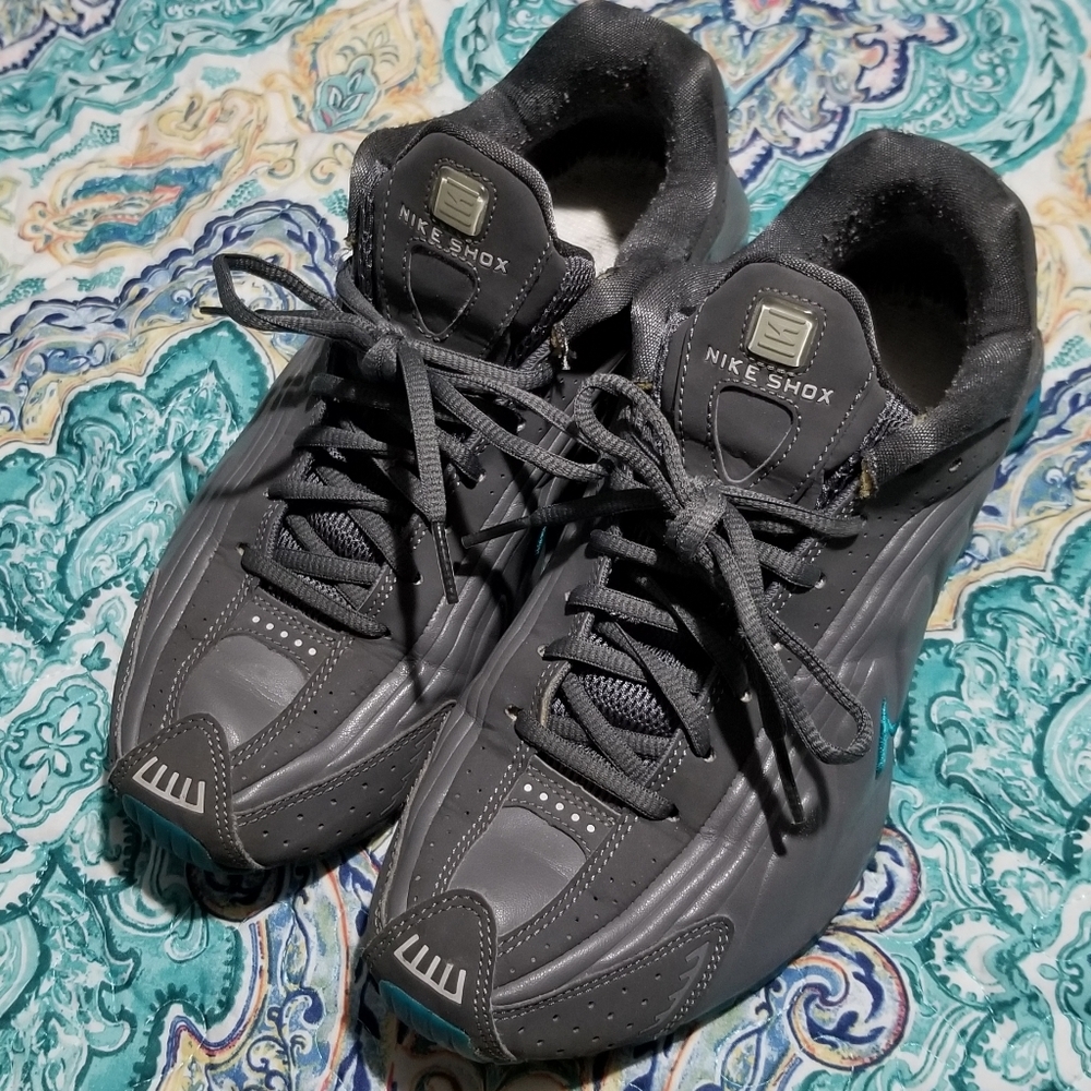 Men's Nike Shox shoe size 8.5US